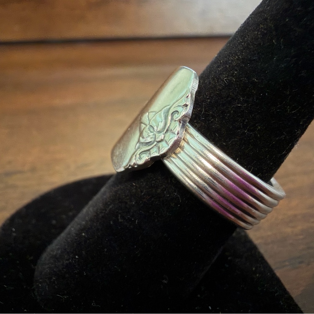 Sectional Spoon Ring - Picture 3 of 13